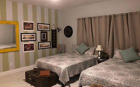 Spacious And Comfy Suite Near Mia 2 Queen Beds